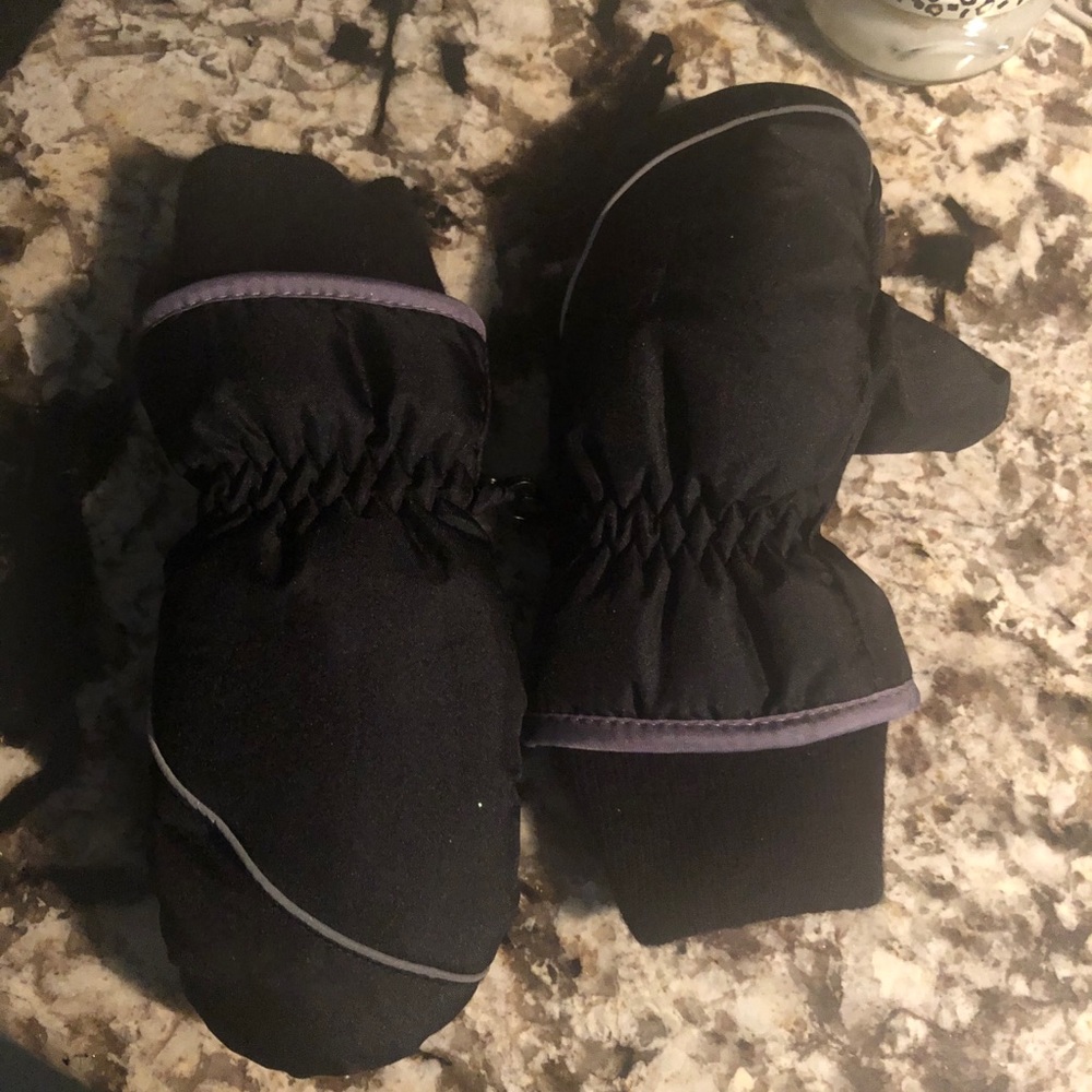 3M black thinsulate youth ski mittens or gloves